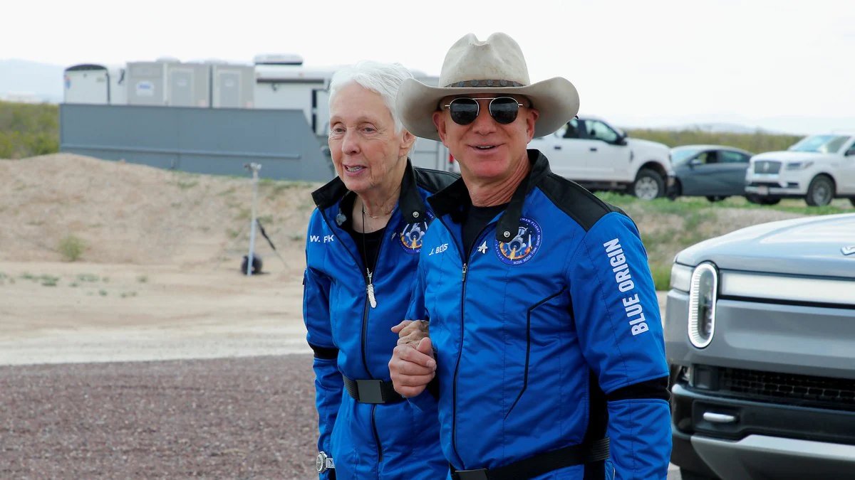 Jeff Bezos Affords NASA  Billion in Alternate for Blue Origin Moon Mission Contract