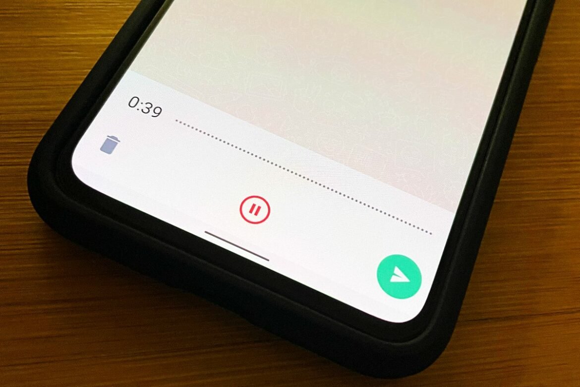 WhatsApp for Android Brings Again Resumable Voice Recordings to Beta Testers; Testing Stickers Tab on UWP App