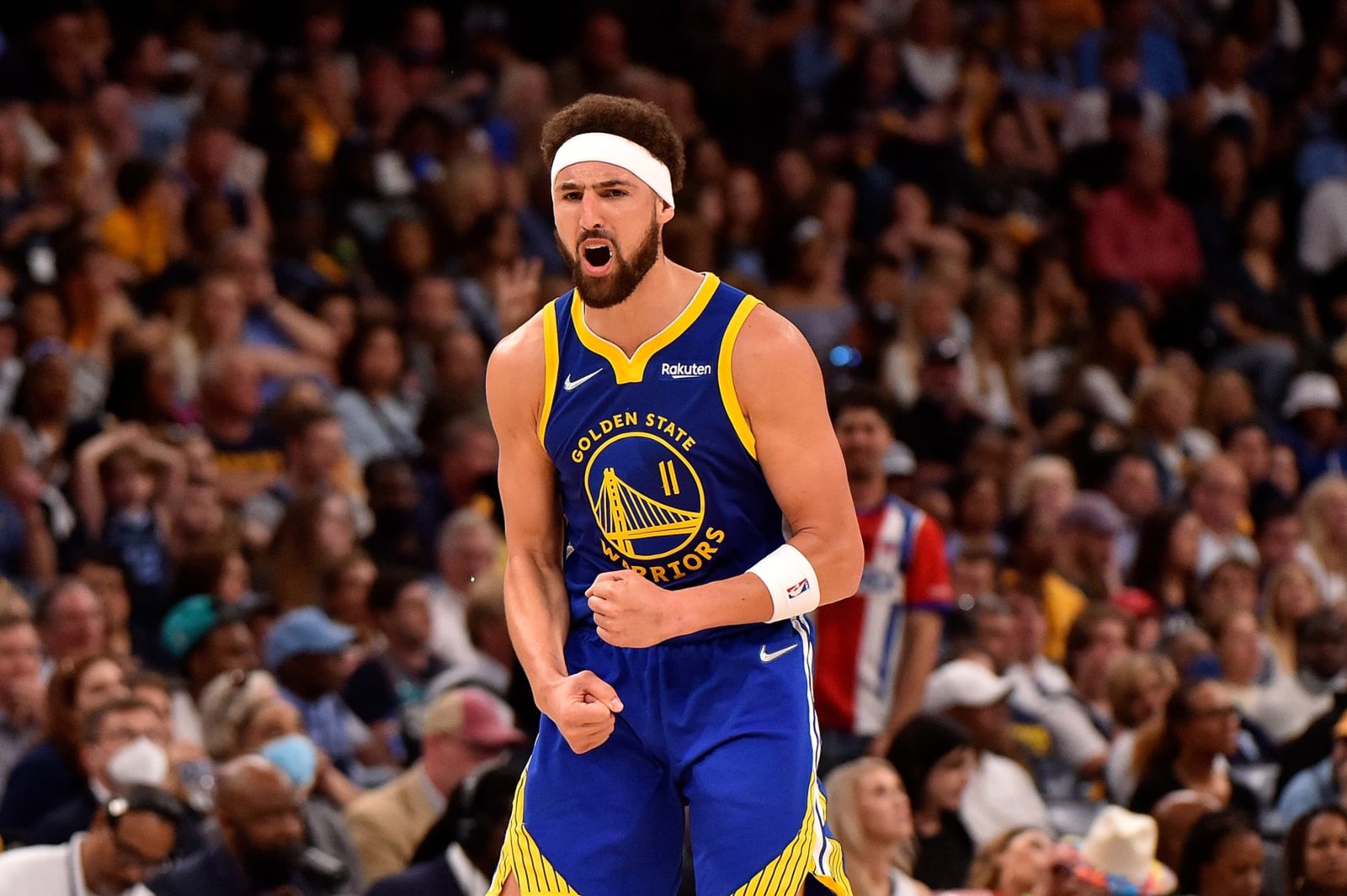 Watch Klay Thompson ruin an epic trick shot from Steph Curry
